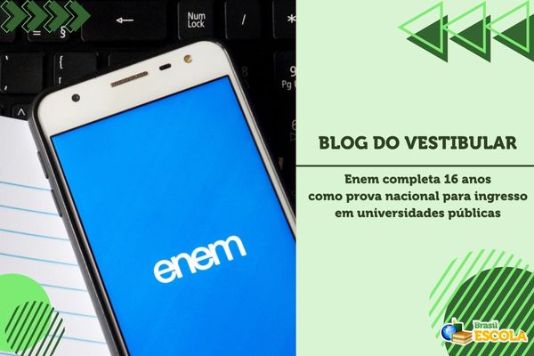 Enem Foto da logomarca do Enem no celular e caderno de provas